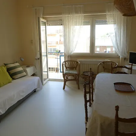 Luminoso A 80 Metri Dal Mare Apartment
